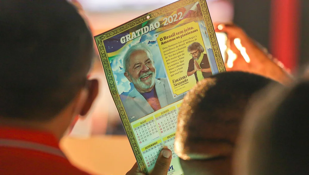 Calendário com foto de Lula