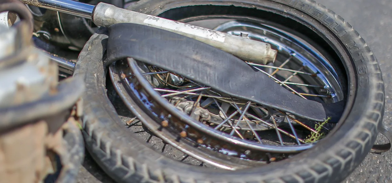 Calha da moto ficou destruída