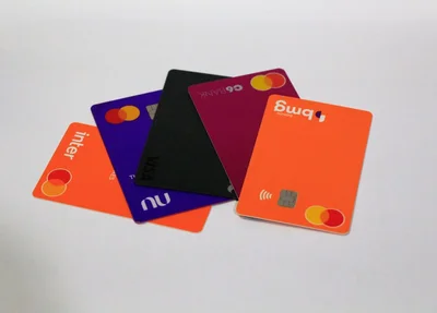 Cartões de bancos digitais