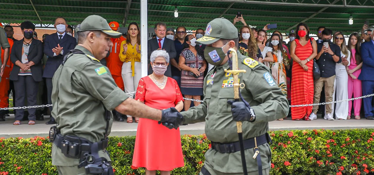 Coronel Lindomar Castilho passa Comando da PM-PI para Coronel Scheiwann Lopes no QCG nesta segunda