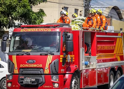 Cortejo com o corpo do tenente-coronel Costa