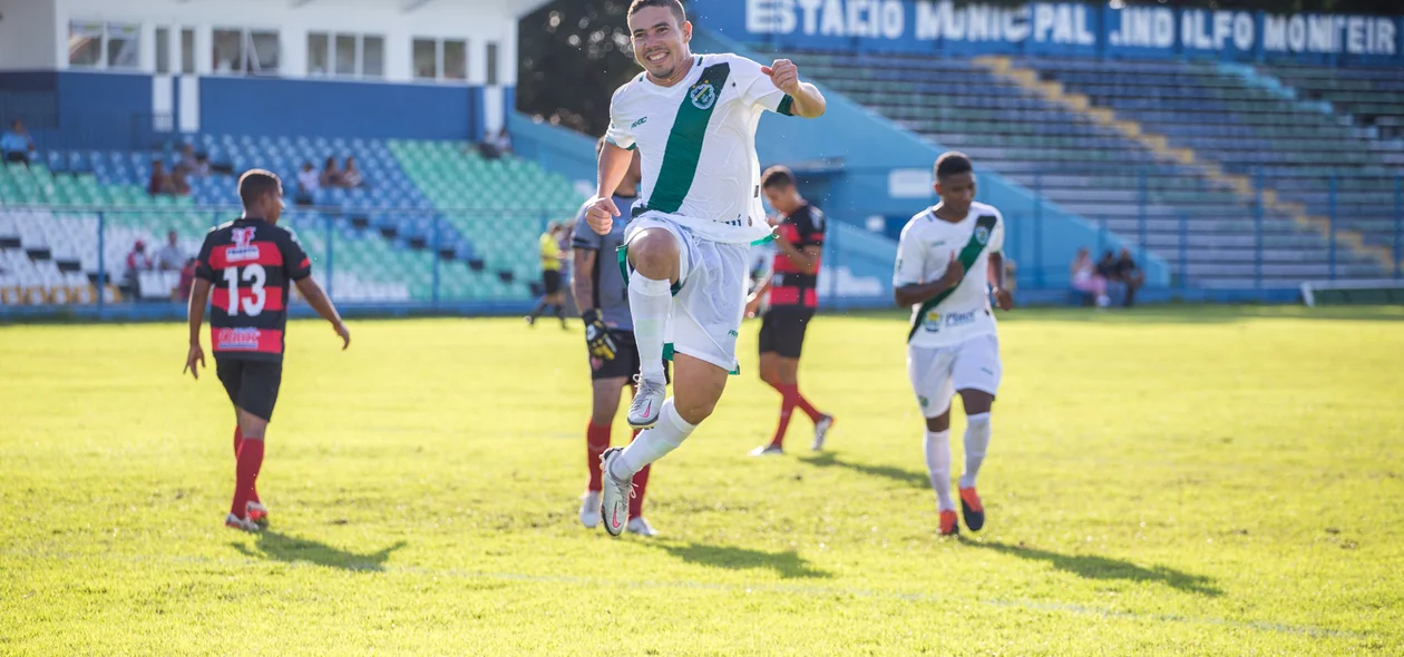 Danillo Bala marcou três gols ainda no primeiro tempo no confronto entre Altos e Flamengo-PI