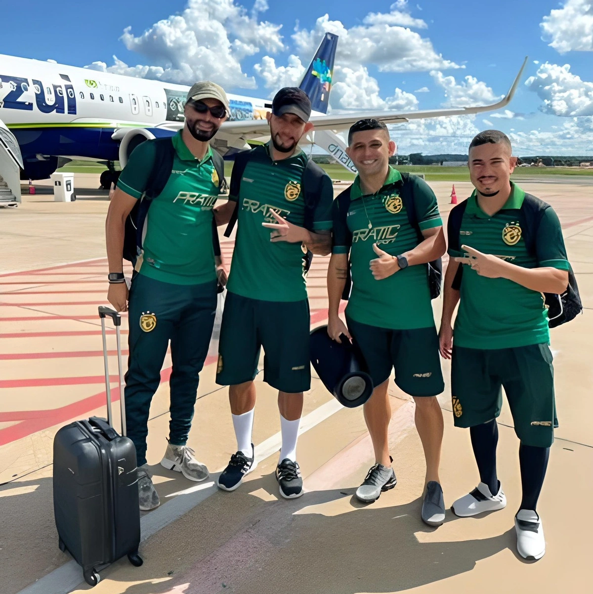 Del Amore, Diego Viana, Dico e Danillo Bala no embarque para o Rio de Janeiro