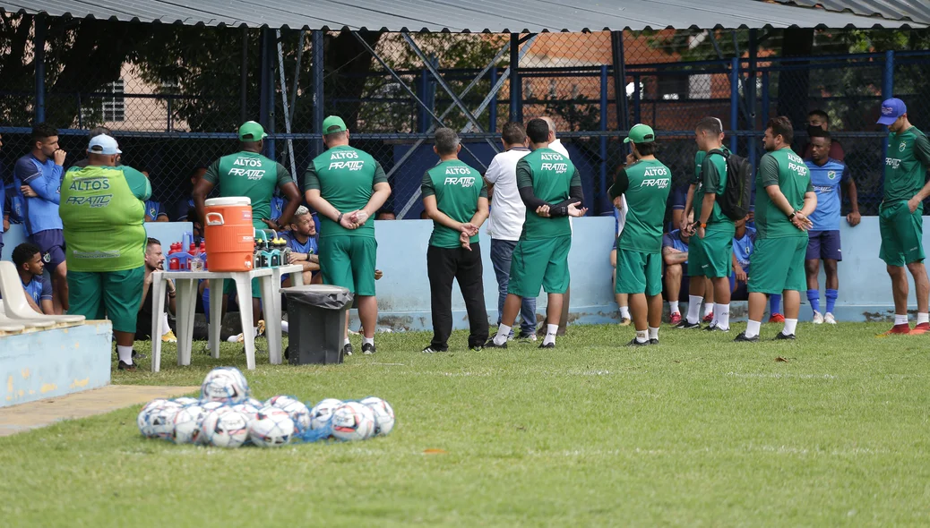 Diá e Warto Lacerda conversaram com o grupo antes do início da atividade