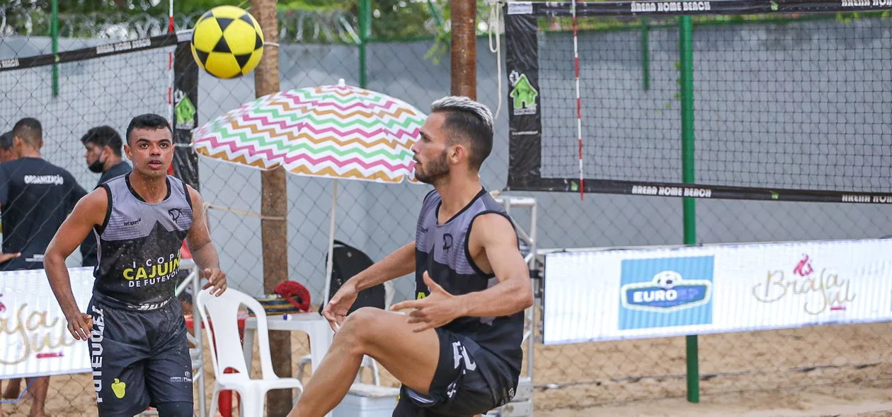 Dupla disputando a categoria avançado