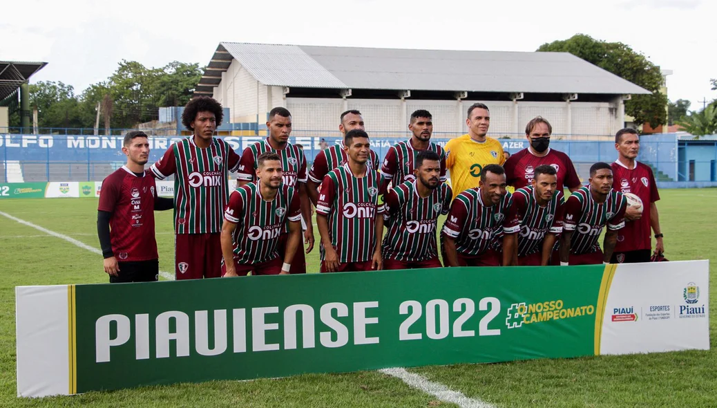 Equipe inicial do Fluminense-PI nas semifinais contra o 4 de Julho