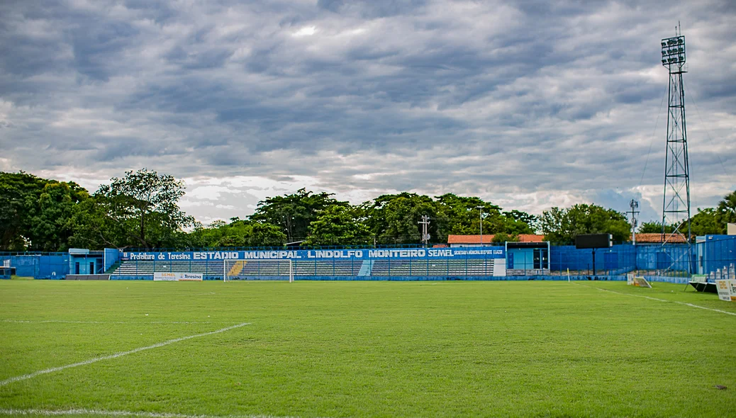 Estádio Municipal Lindolfo Monteiro