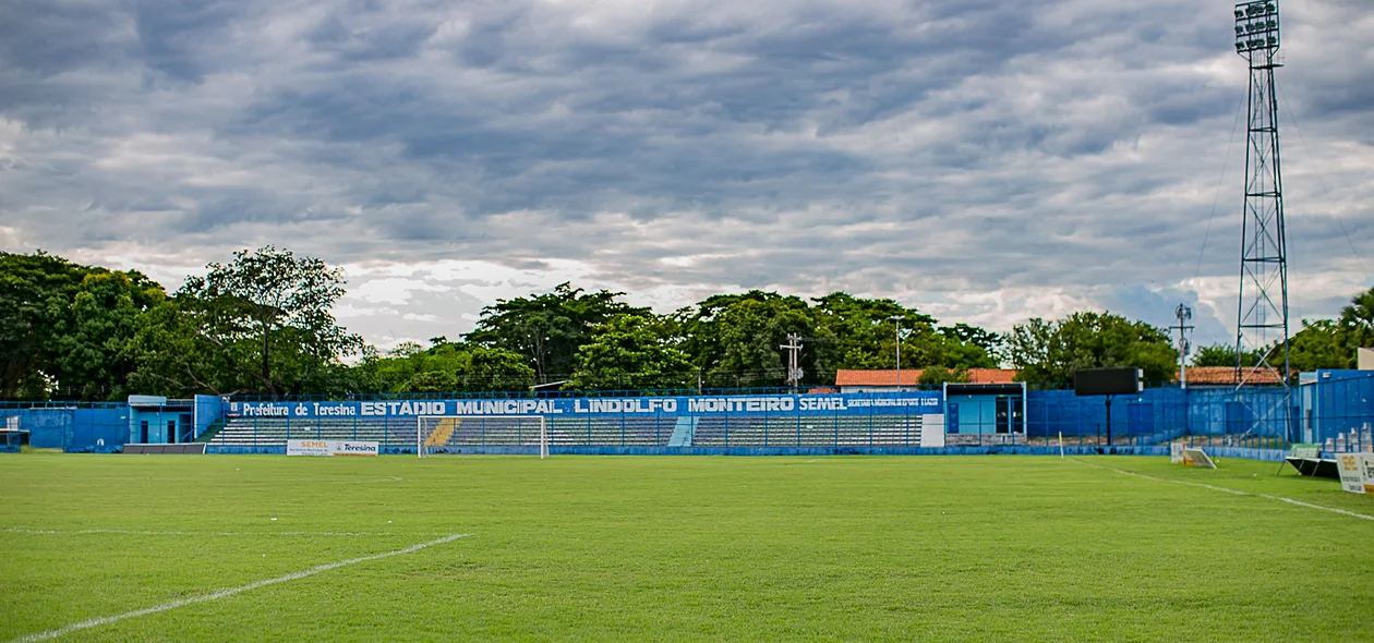 Estádio Municipal Lindolfo Monteiro