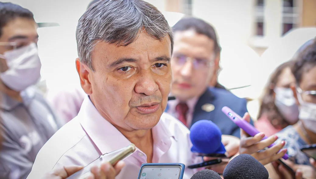 Ex-governador Wellington Dias esteve presente na solenidade
