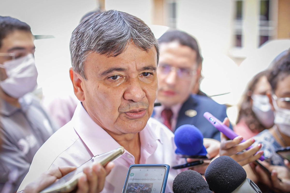 Ex-governador Wellington Dias esteve presente na solenidade