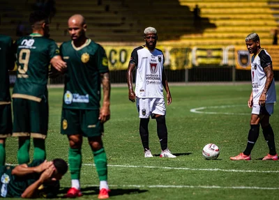 Falta cobrada por Pedrinho gerou o gol de Wendson aos 11 minutos do 1º tempo