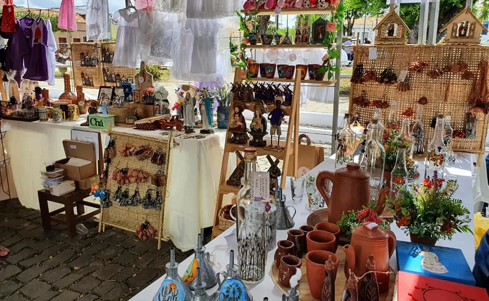 Feira Artes e Encantos fortalece artesanato de Oeiras