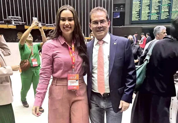 Fernanda Gomes com Paulinho da Força