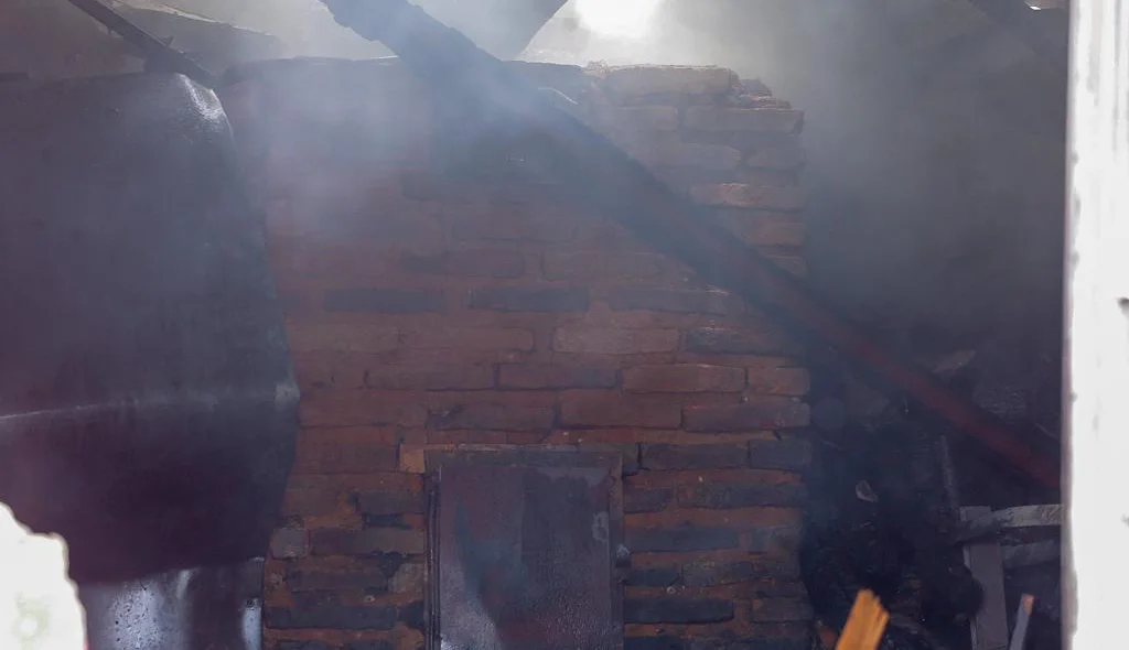 Forno onde possivelmente teria se iniciado o incêndio
