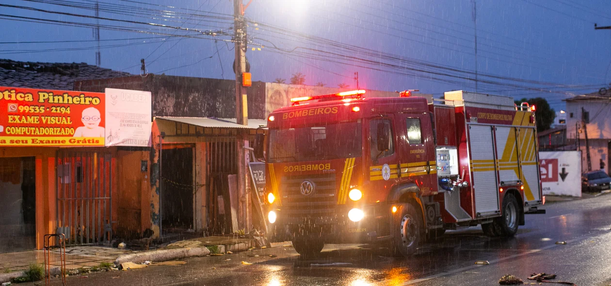 Incêndio atinge loja e salão