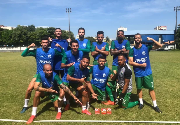 Jacaré encerrou a preparação com um rachão