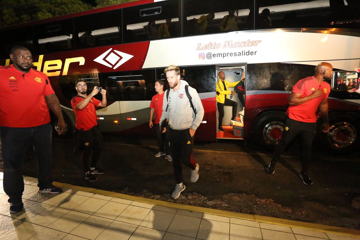 Jogadores desembarcando