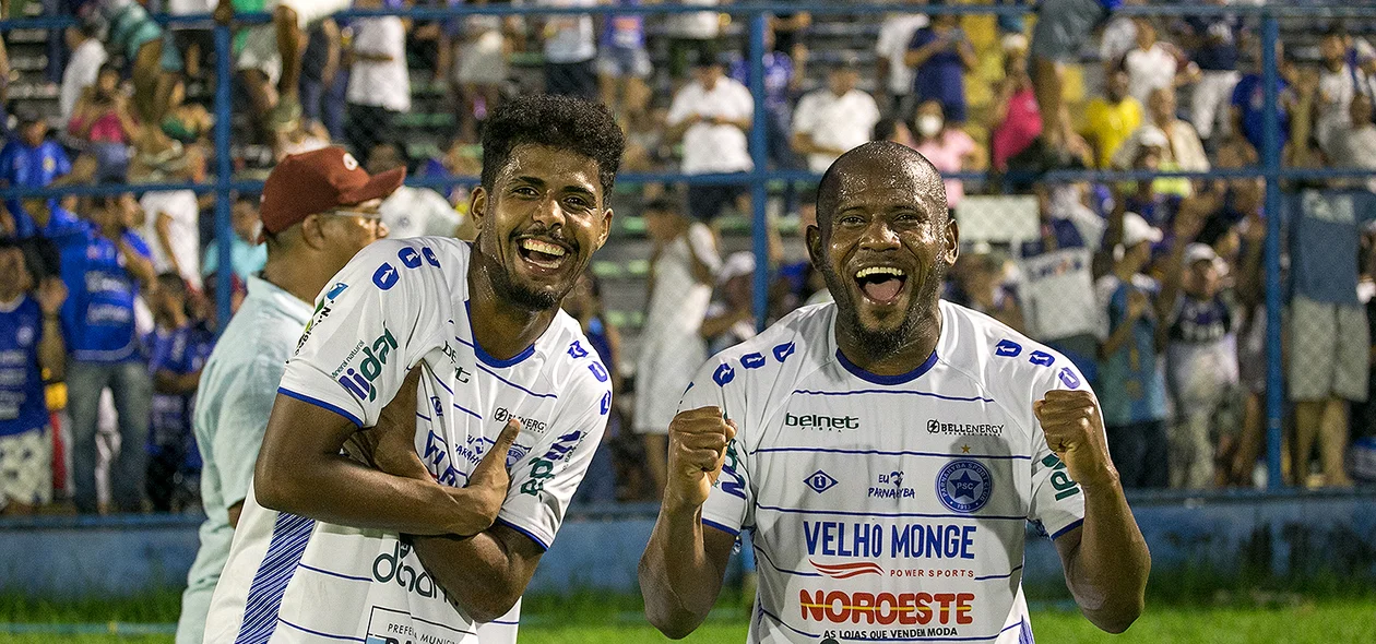Jogadores do Parnahyba comemorando