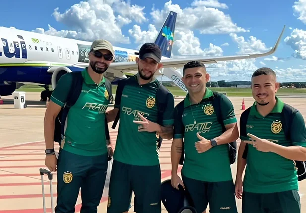 Jogadores embarcando para o Rio de Janeiro