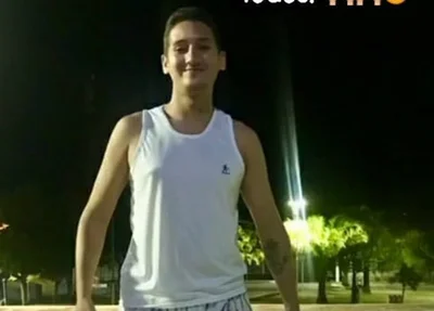 Jovem morre ao colidir moto em caminhão