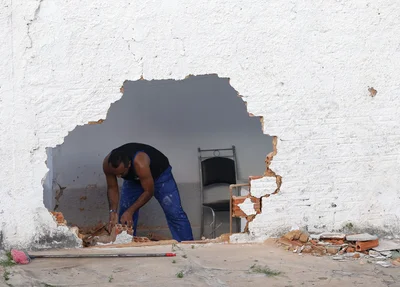 Logo após o crime, o muro passou por reparos