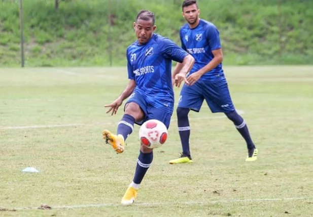 Marcos atuou pelo Taubaté, na Série A2 do Campeonato Paulista