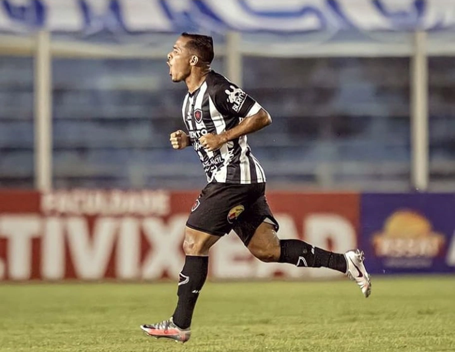 Marcos Aurélio em atuação pelo Botafogo-PB