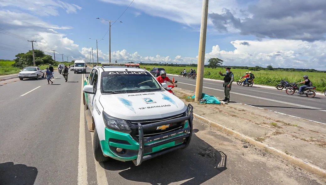 Motociclista morre após colidir em poste na Avenida Poti Velho