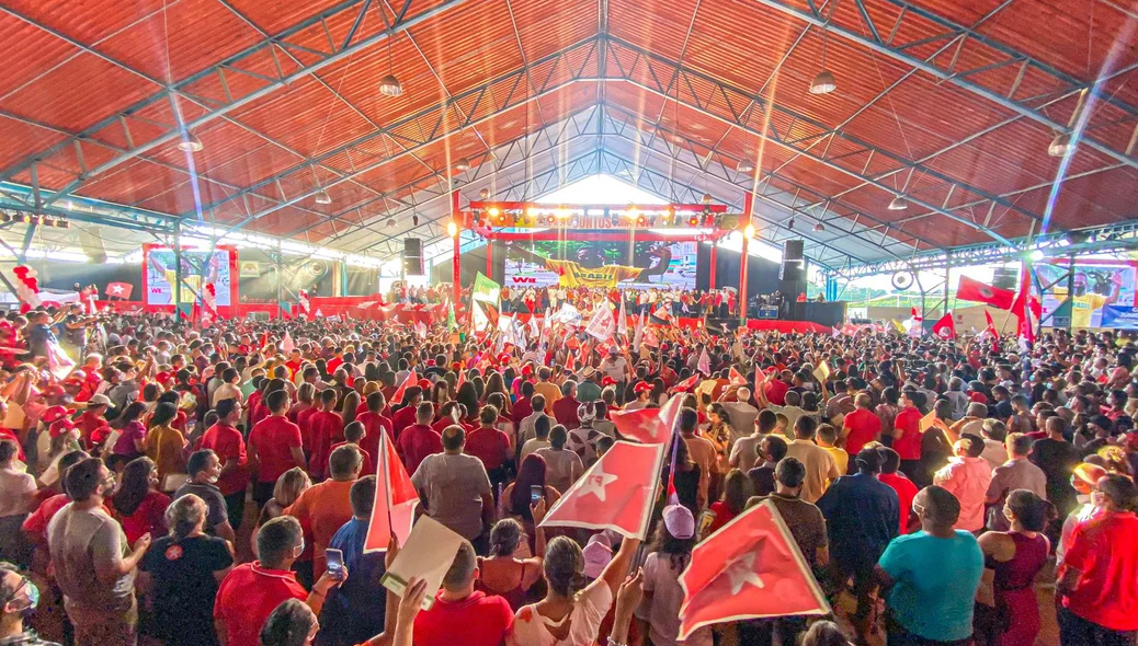 Multidão no evento