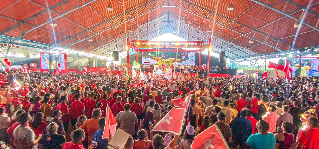 Multidão no evento