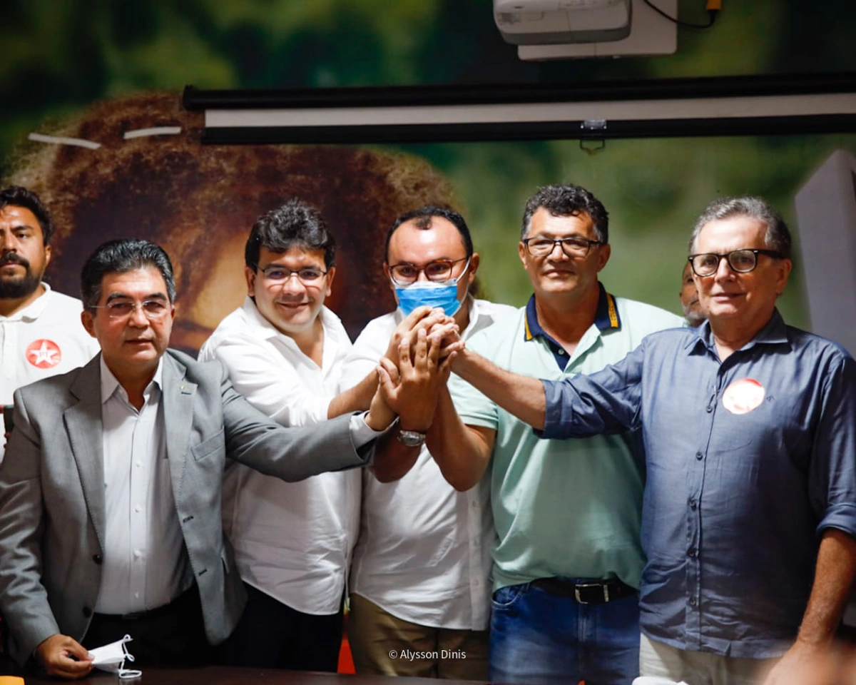 Novos filiados ao lado de Rafael Fonteles, Francisco Limma e Flávio Nogueira