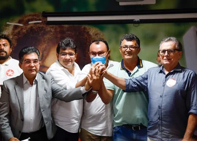 Novos filiados ao lado de Rafael Fonteles, Francisco Limma e Flávio Nogueira
