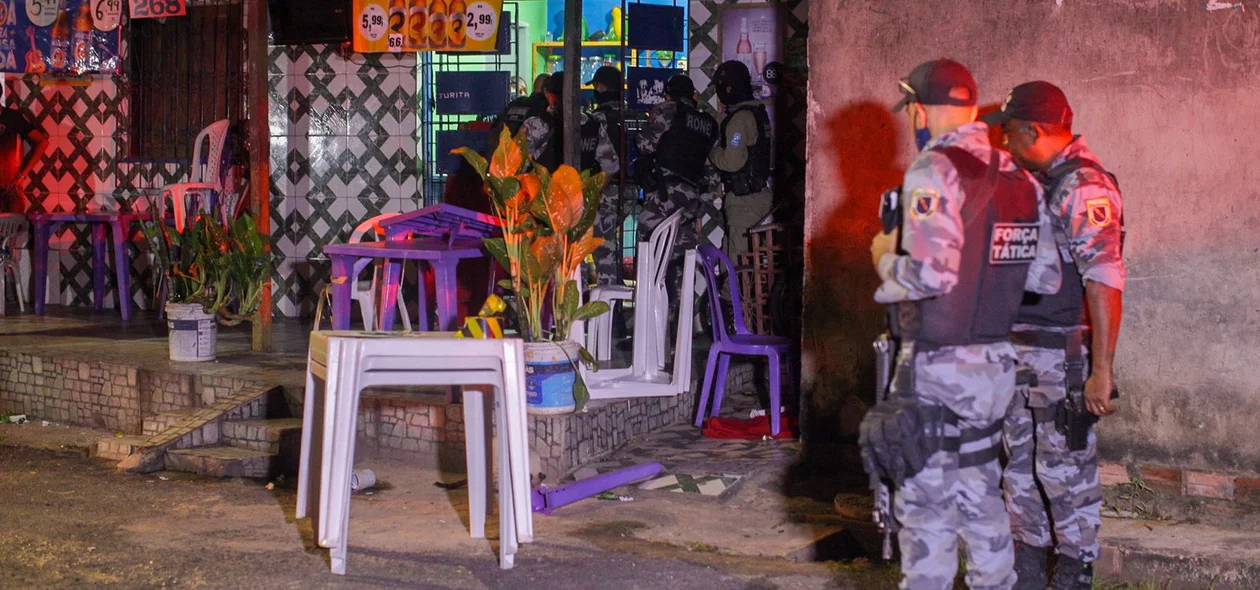 O homem foi executado com vários tiros