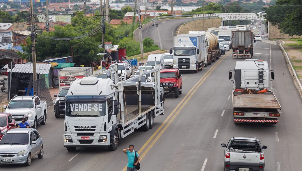 O trânsito na BR 343 ficou congestionado