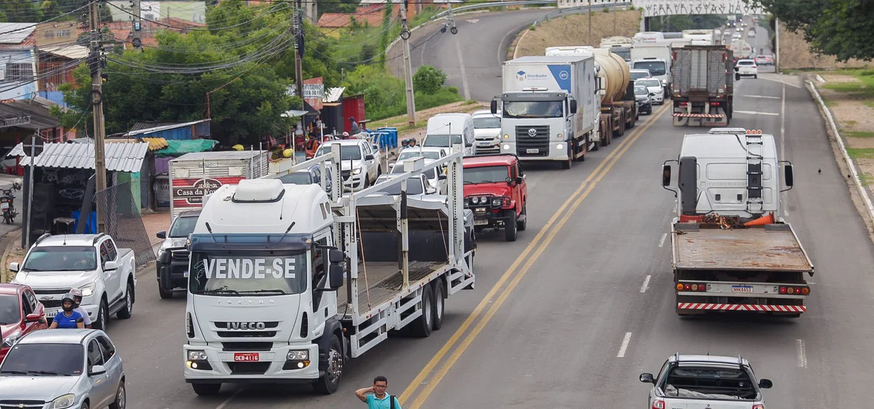 O trânsito na BR 343 ficou congestionado