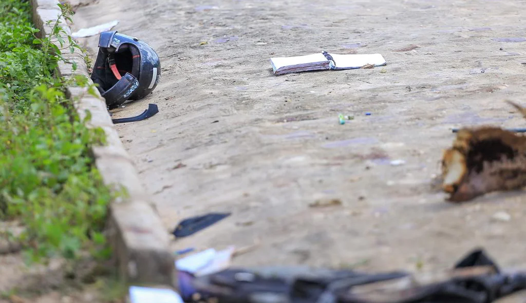 Objetos deixados pelo adolescente de 17 anos