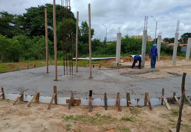 Obra no Parque Floresta Fóssil em Teresina