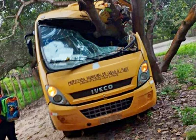Ônibus envolvido no acidente