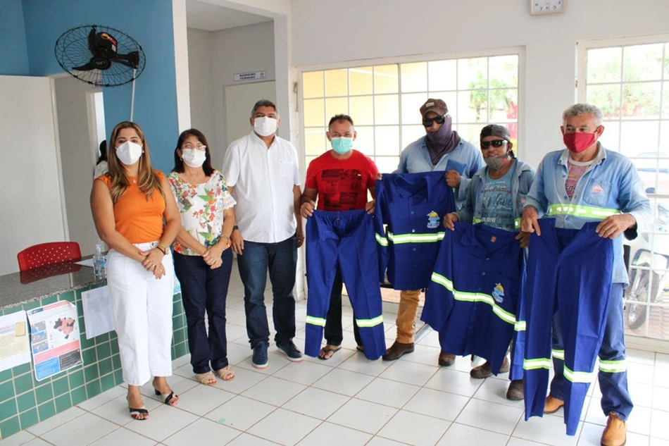 Os uniformes possuem um material padronizado, resistente e com cores chamativas