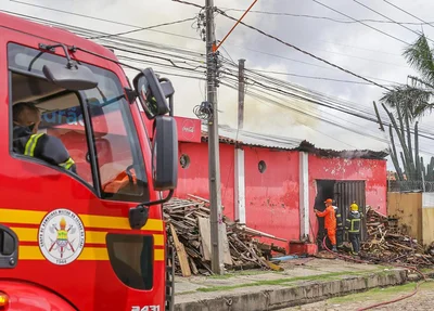 Panificadora pega fogo no Lourival Parente