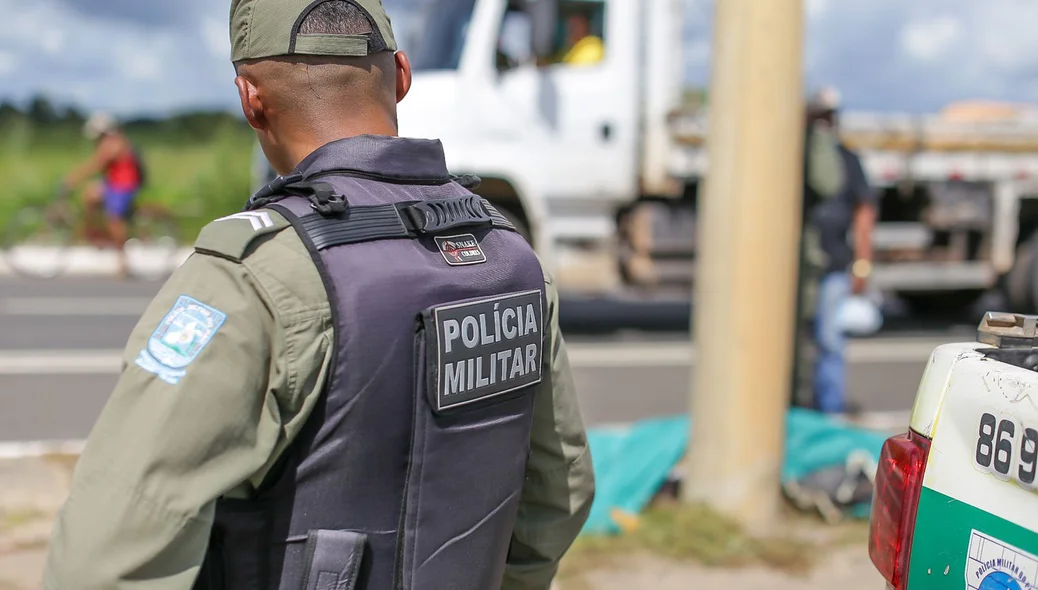 Polícia militar no local