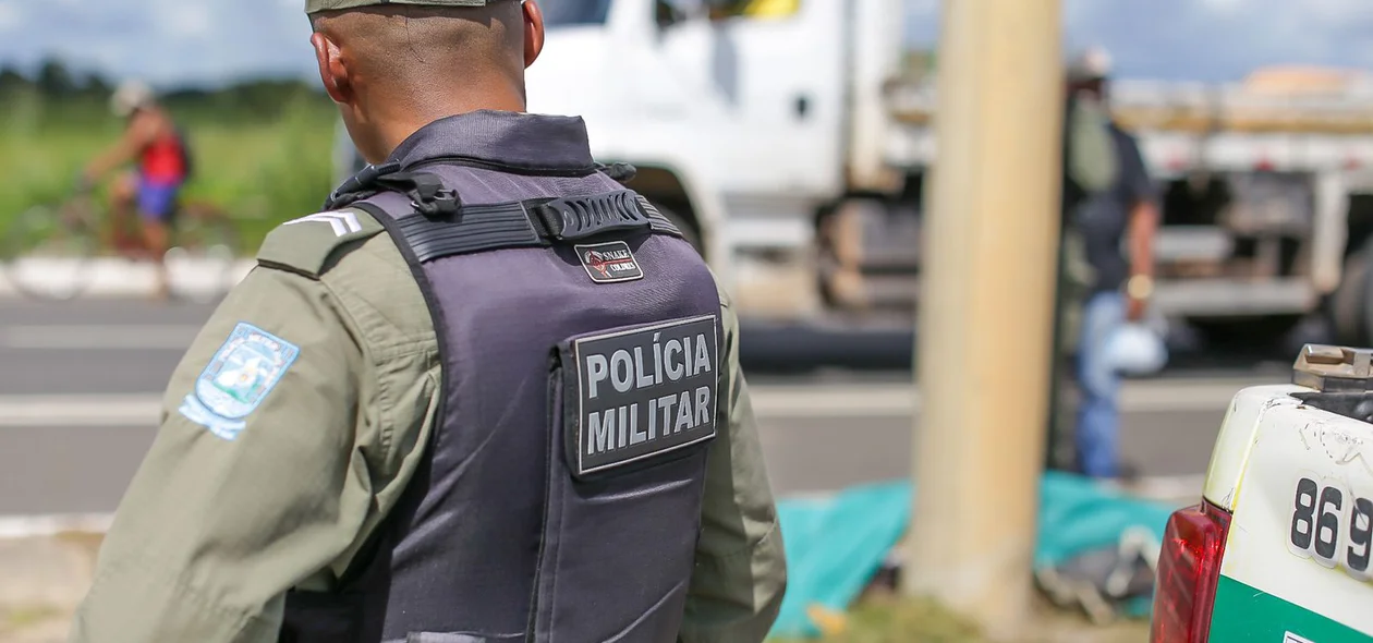 Polícia militar no local