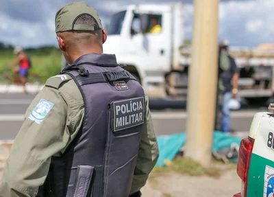 Polícia militar no local