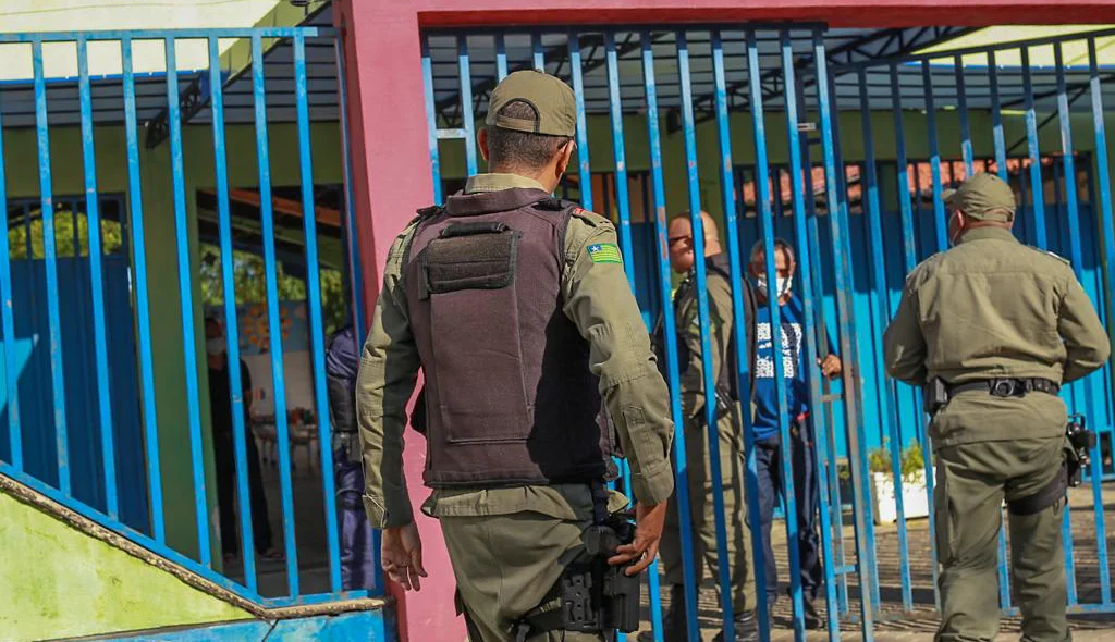 Polícia Militar no local
