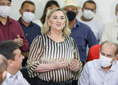 Prefeita durante seu pronunciamento