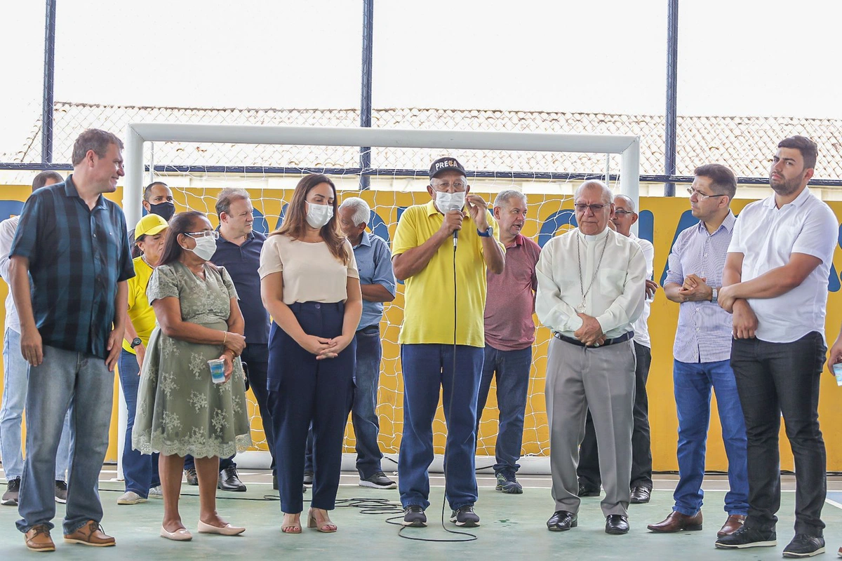 Prefeito Dr. Pessoa inaugura quadra poliesportiva no Poty Velho