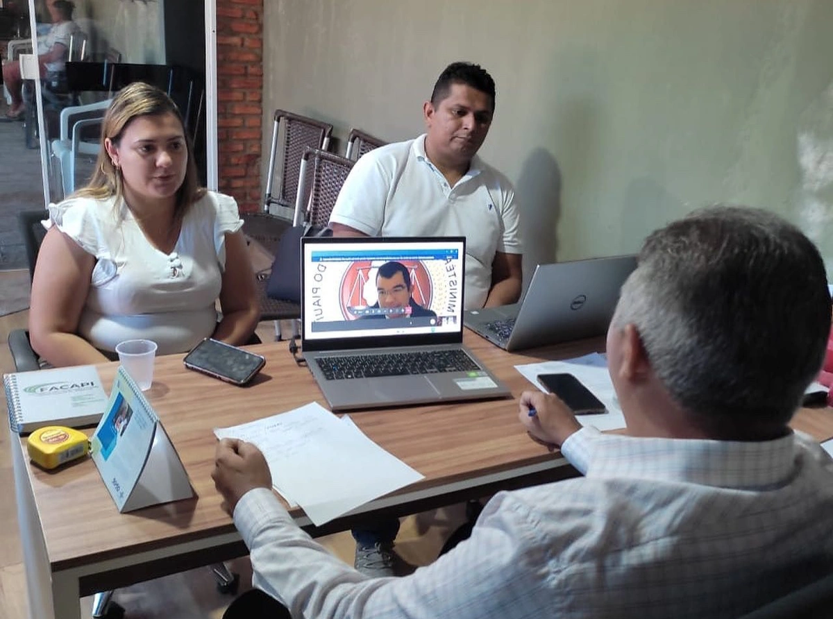 Prefeito Zé Henrique participa de audiência com promotor de Justiça