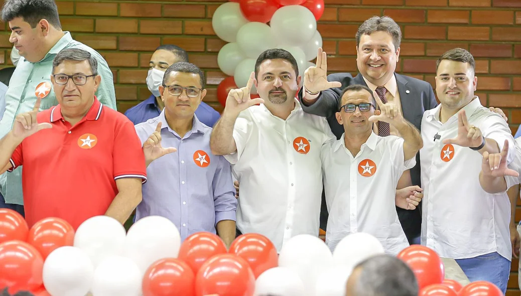 Prefeitos se filiam ao PT