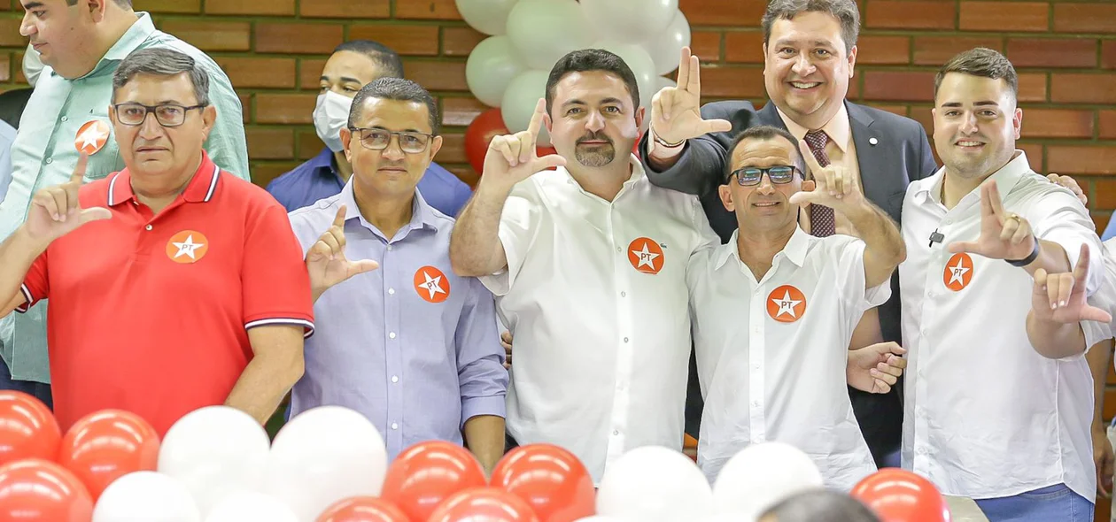 Prefeitos se filiam ao PT