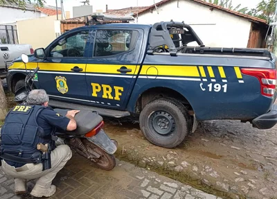 PRF apreende motocicleta